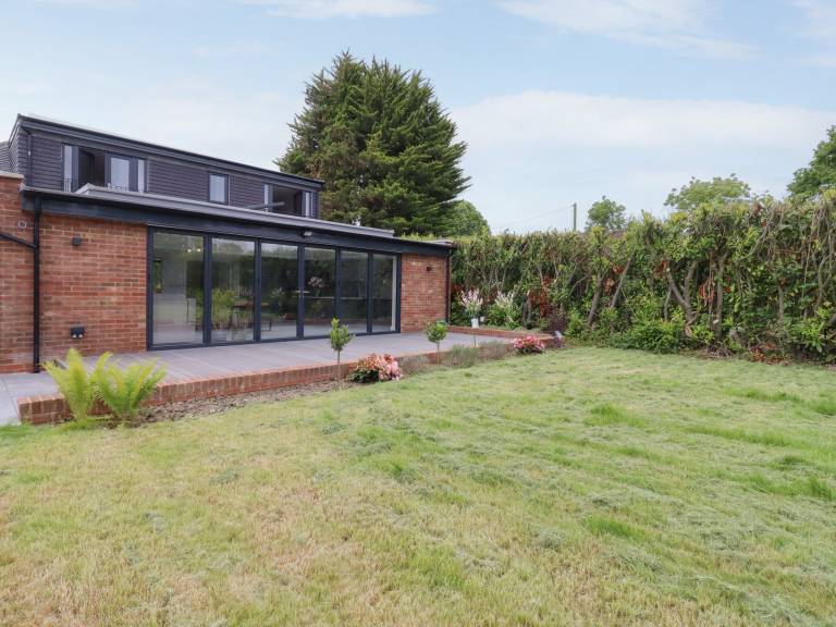 Children-friendly wonderful cottage with yard | Dogs allowed — photo 3