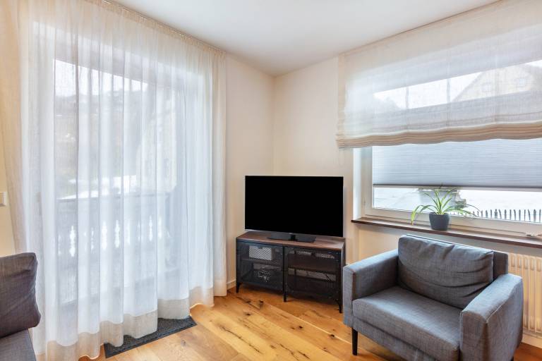 Charming Neuenweg Apartment with Mountain Views and Two Balconies — photo 4