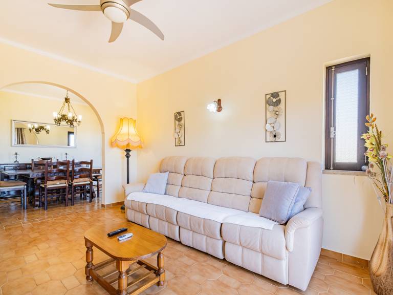 Fully equipped villa with private pool, barbeque & yard | Pets are welcome — photo 3