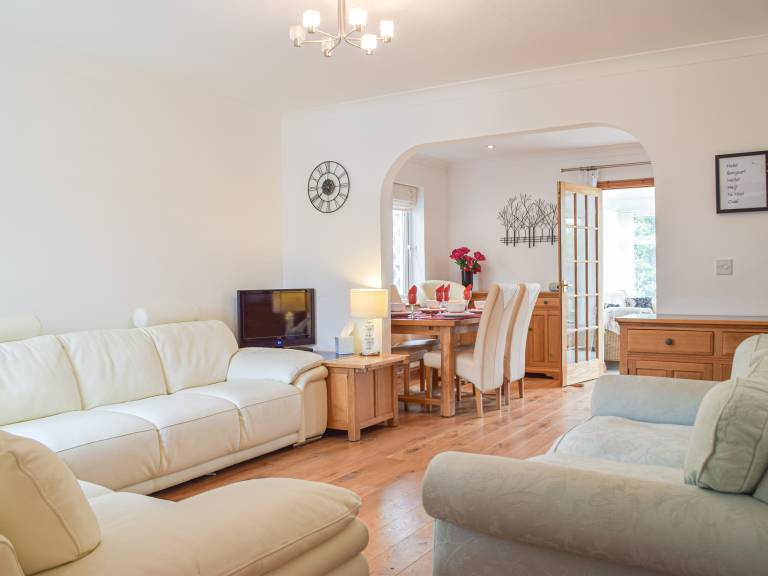 Children-friendly lovely cottage with garden | River view | Pets are welcome — photo 3