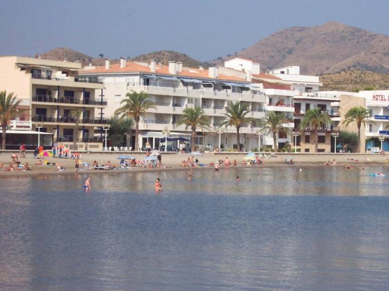 Holiday apartment | Beach nearby | Pet-friendly in Llanca