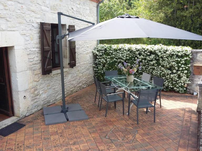 Gite with terrace, barbecue & yard — photo 3