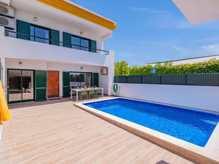 House with private pool, yard & barbecue — photo 4