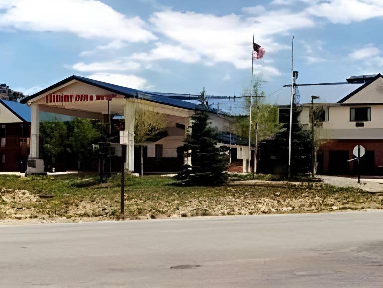 Luxury Inn & Suites in Silverthorne, CO
