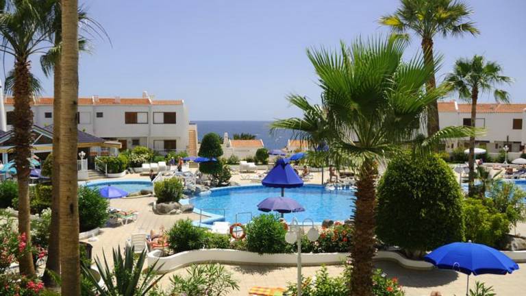 Vacation Villa 'Spacious 3-bedroom Beach Bungalow' with Sea View and Air Conditioning — photo 5