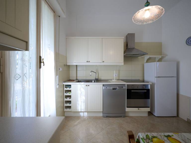 Fully equipped apartment with garden | Pets allowed — photo 2