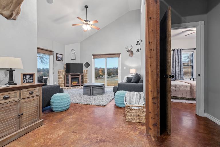 Child-friendly charming vacation home with fast internet, barbeque & yard | City view | Pet-friendly — photo 4