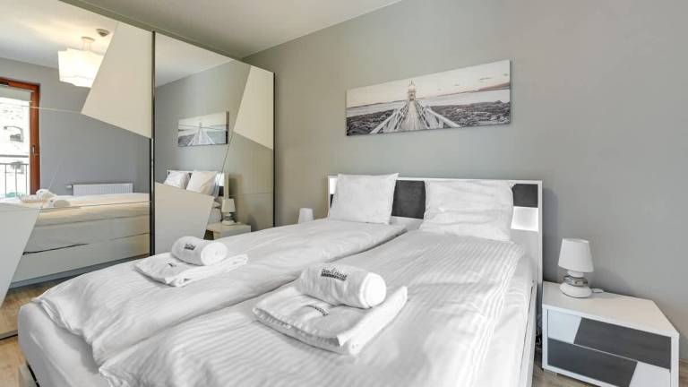 Fully equipped holiday apartment with hot tub, sauna & pool | Near Golden Gate | Pets allowed — photo 3