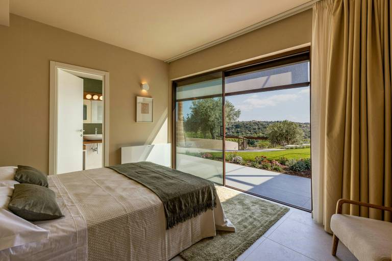 Vacation home with yard, private pool & barbecue | Sea view — photo 4
