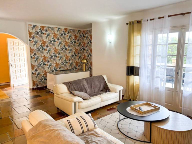 Spacious villa near beach, pool, AC, WiFi, up to 10 guests — photo 5