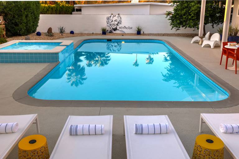 On The Rox- Luxury Refreshing Mid-Century Mod- Pool, Spa, Firepit, Outdoor Kitchen & More — photo 4