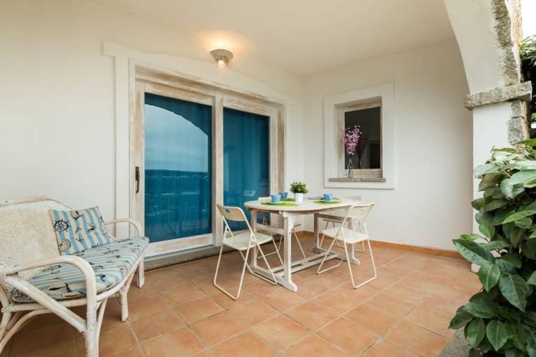 Holiday apartment with yard, patio & pool — photo 4
