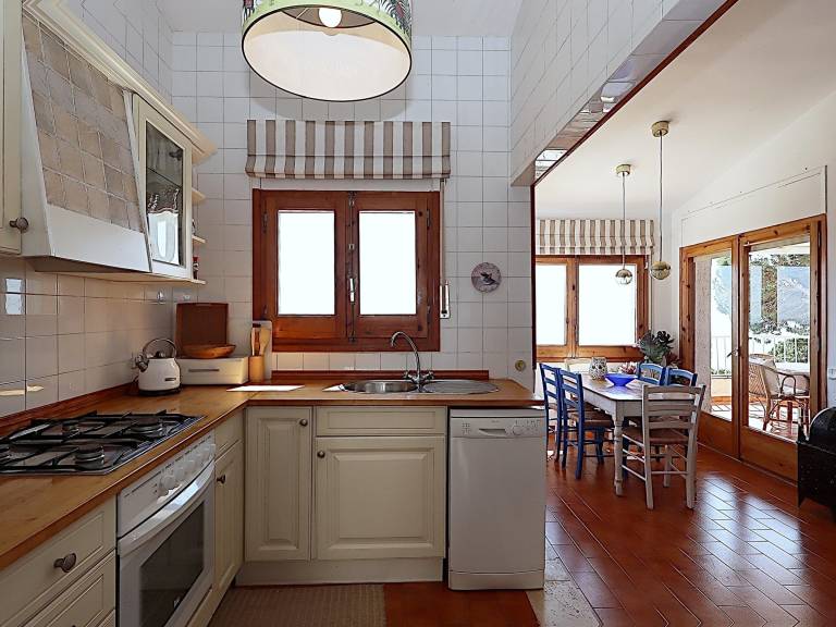 Fully equipped vacation home with yard & private pool | Pets allowed — photo 4
