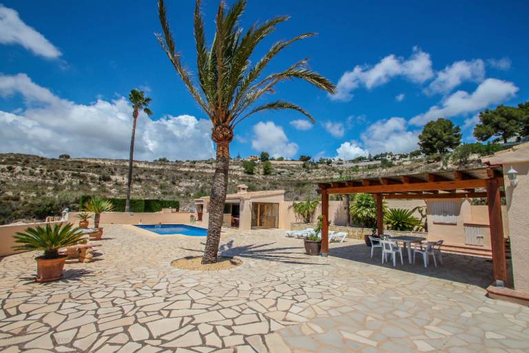 Villa with grill, patio & yard | Mountain view — photo 3