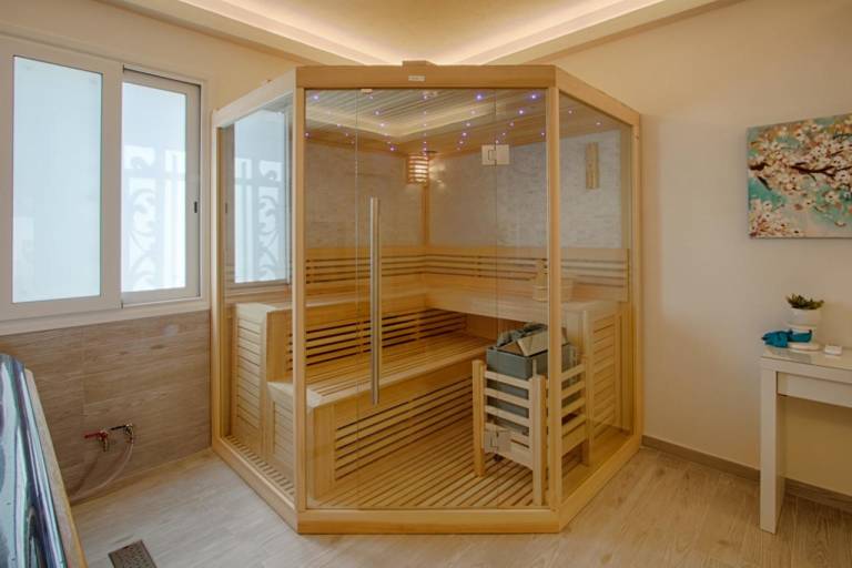 Serviced apartment with terrace, pool & jacuzzi | Pet-friendly — photo 4