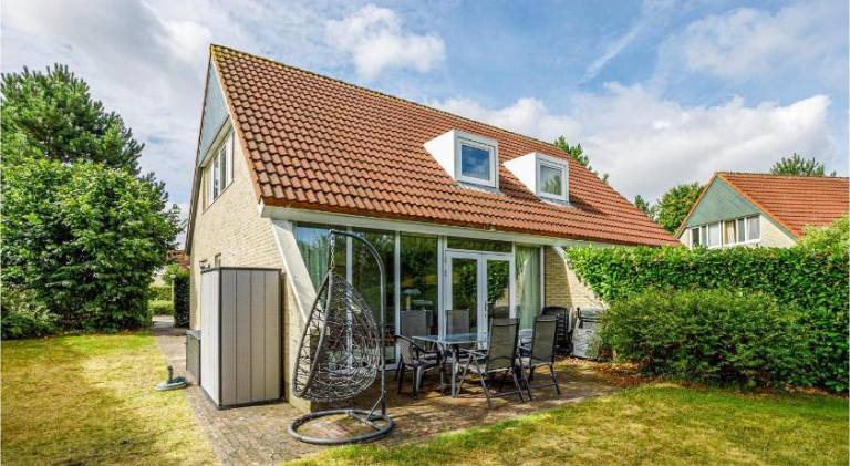 Vacation home with pool in Groningen