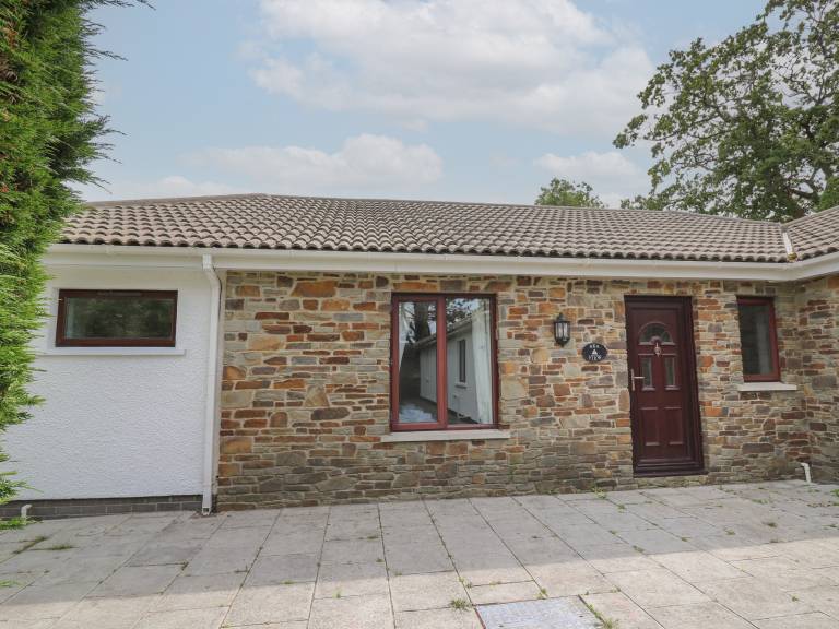 Cottage with yard in Carmarthen