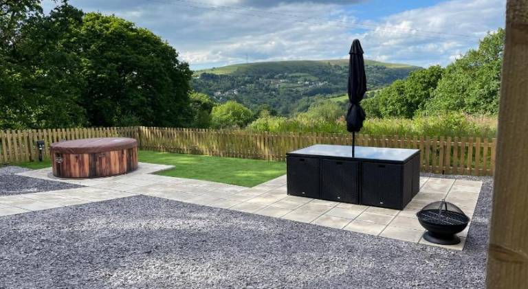 Vacation home with jacuzzi | Pet-friendly in Swansea