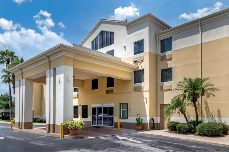 Comfort Inn & Suites DeLand near University