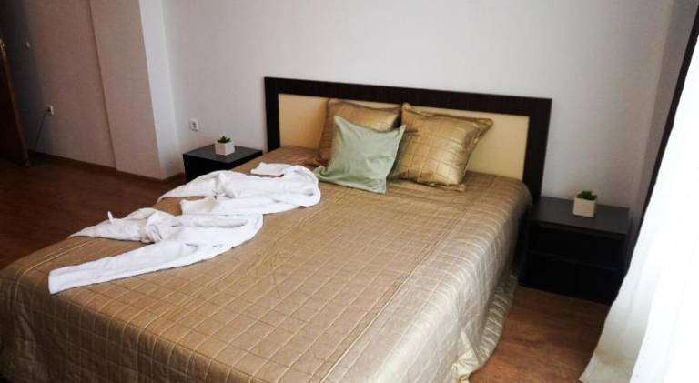 Apartment with private pool & patio in Burgas