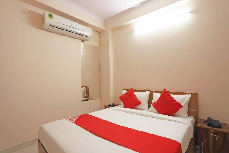 Hotel O Lal Residency
