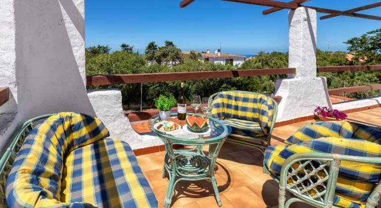 House with patio, barbeque & garden | Beach nearby | Dogs allowed — photo 2