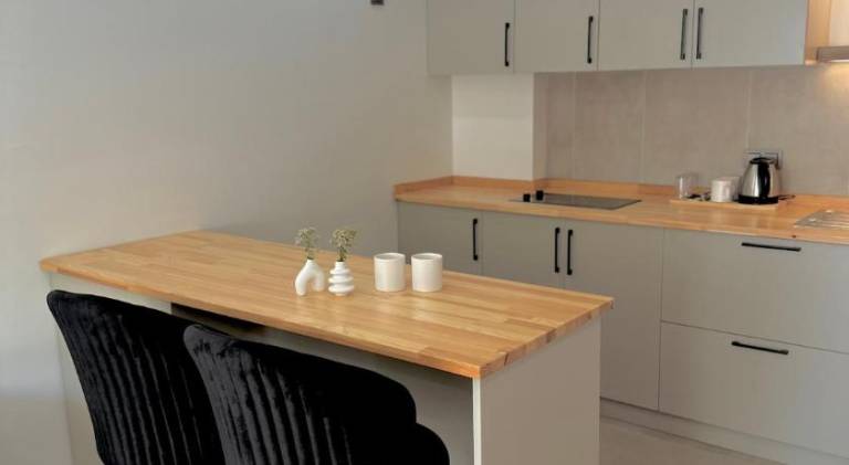 Serviced apartment with patio, pool & garden | Pets are welcome — photo 5