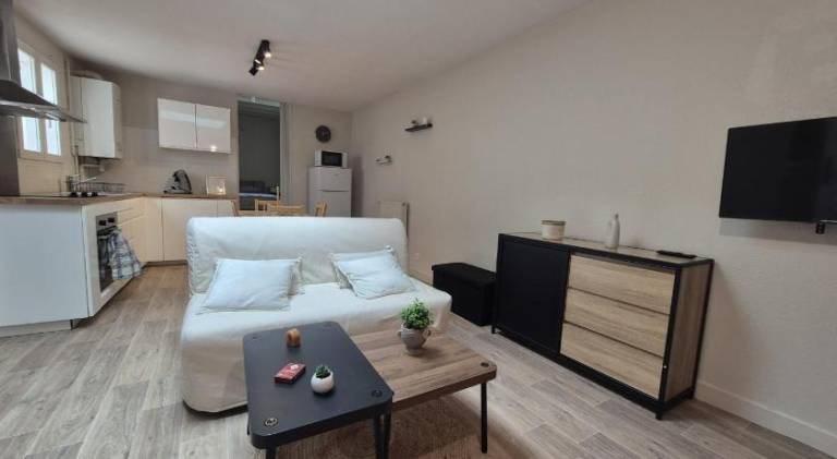 Rental apartment with 1 room for 4 persons in Vichy