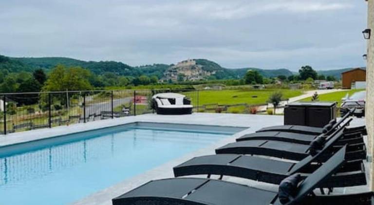 Villa with pool in Beze