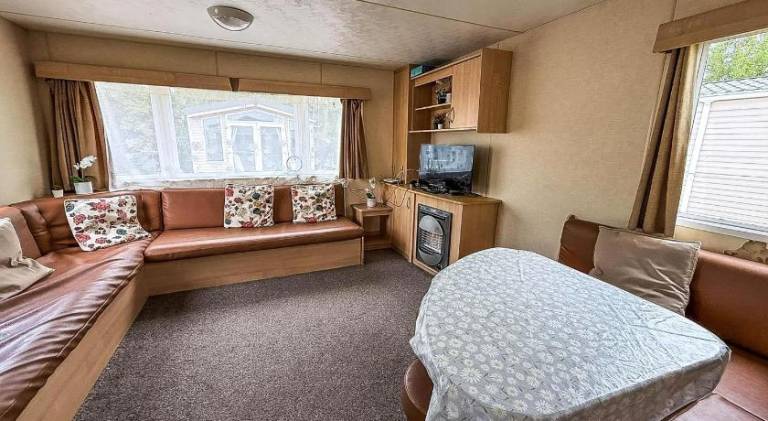 Lovely 8 Berth Caravan At St Osyth Beach Holiday Park Ref 28101G — photo 2