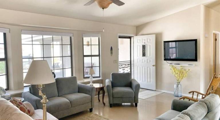 Desert Getaway - Centrally Located, Trail Access Steps Away! — photo 2