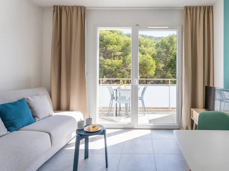 Pleasant studio with pool | Pet-friendly — photo 4