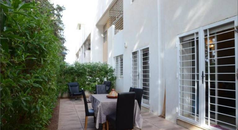 Holiday apartment with pool & patio — photo 4