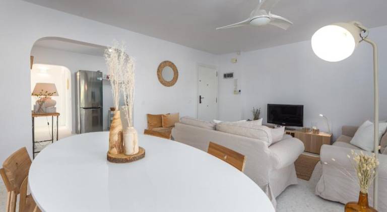 Apartment with pool — photo 2