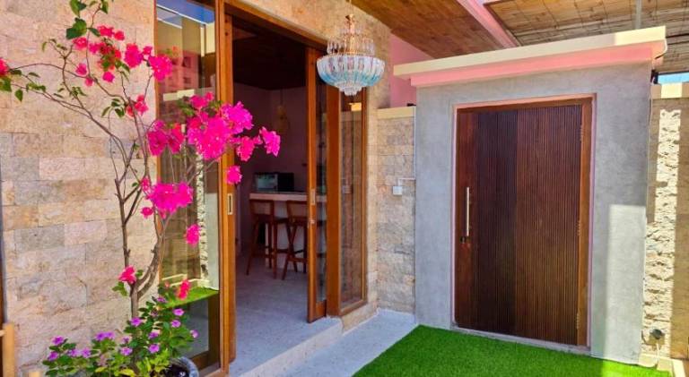 Villa with pool — photo 5