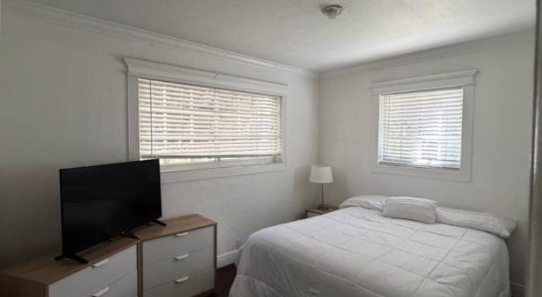 Vacation home with 2 rooms for 7 persons in Miami, FL