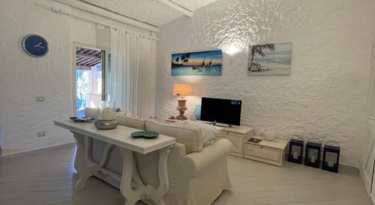 Charming vacation home with pool & hot tub | Close to the beach | Pets allowed — photo 4