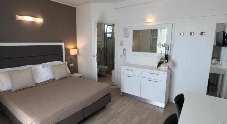 Serviced apartment with garden, terrace & pool | Good for workation — photo 2