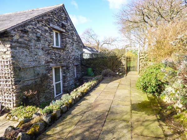 Cottage with garden — photo 3