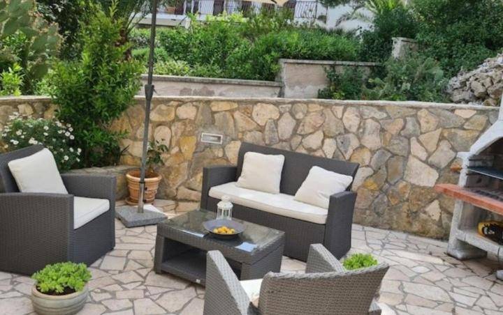 Holiday apartment with terrace, yard & barbeque — photo 3