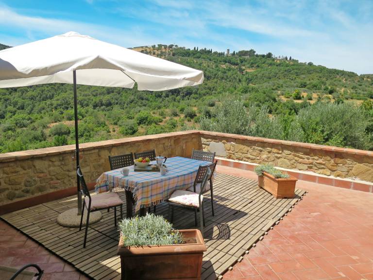 Vacation home with yard, private pool & barbeque | Nature view — photo 5