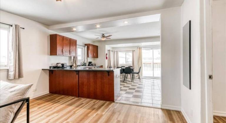 Charming 2 Bed 1 Bathroom Escape with Free Parking and WiFi — photo 4