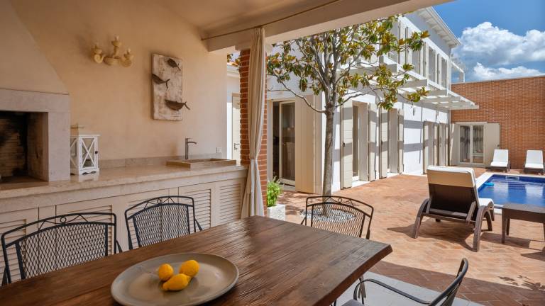 Villa with yard, BBQ & terrace — photo 2