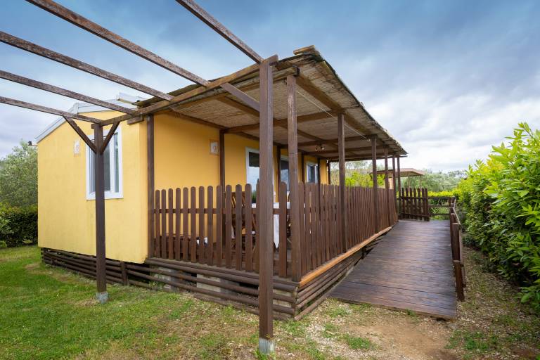 Bungalow 'Sole1' with Shared Pool, Private Terrace and Air Conditioning — photo 3