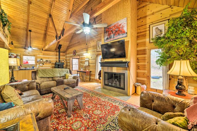 Quiet Cabin Retreat on 30 Acres Near Kentucky Lake — photo 4
