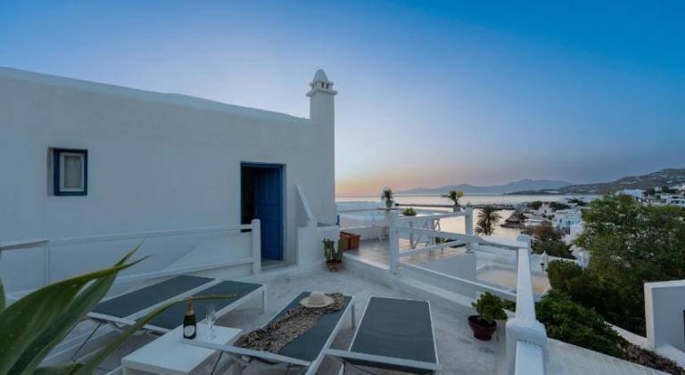 Rental apartment with patio & hot tub in Mykonos
