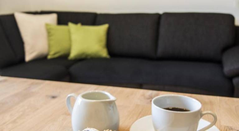 Apartment with patio & yard — photo 4