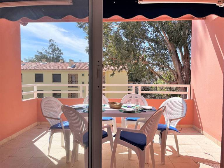 Rental apartment with 1 room for 5 persons in Le Lavandou