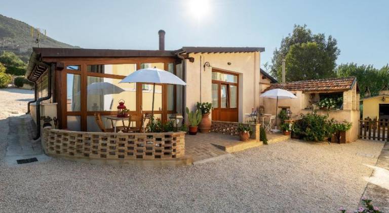 Children-friendly farm with pool, yard & barbecue | Pets allowed — photo 3