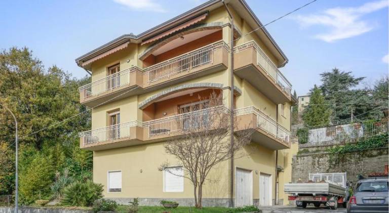 Rental apartment with garden in Fosdinovo